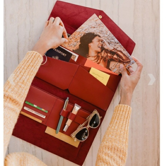 Megan Portfolio Clutch - Burgundy - Picture 2 of 6